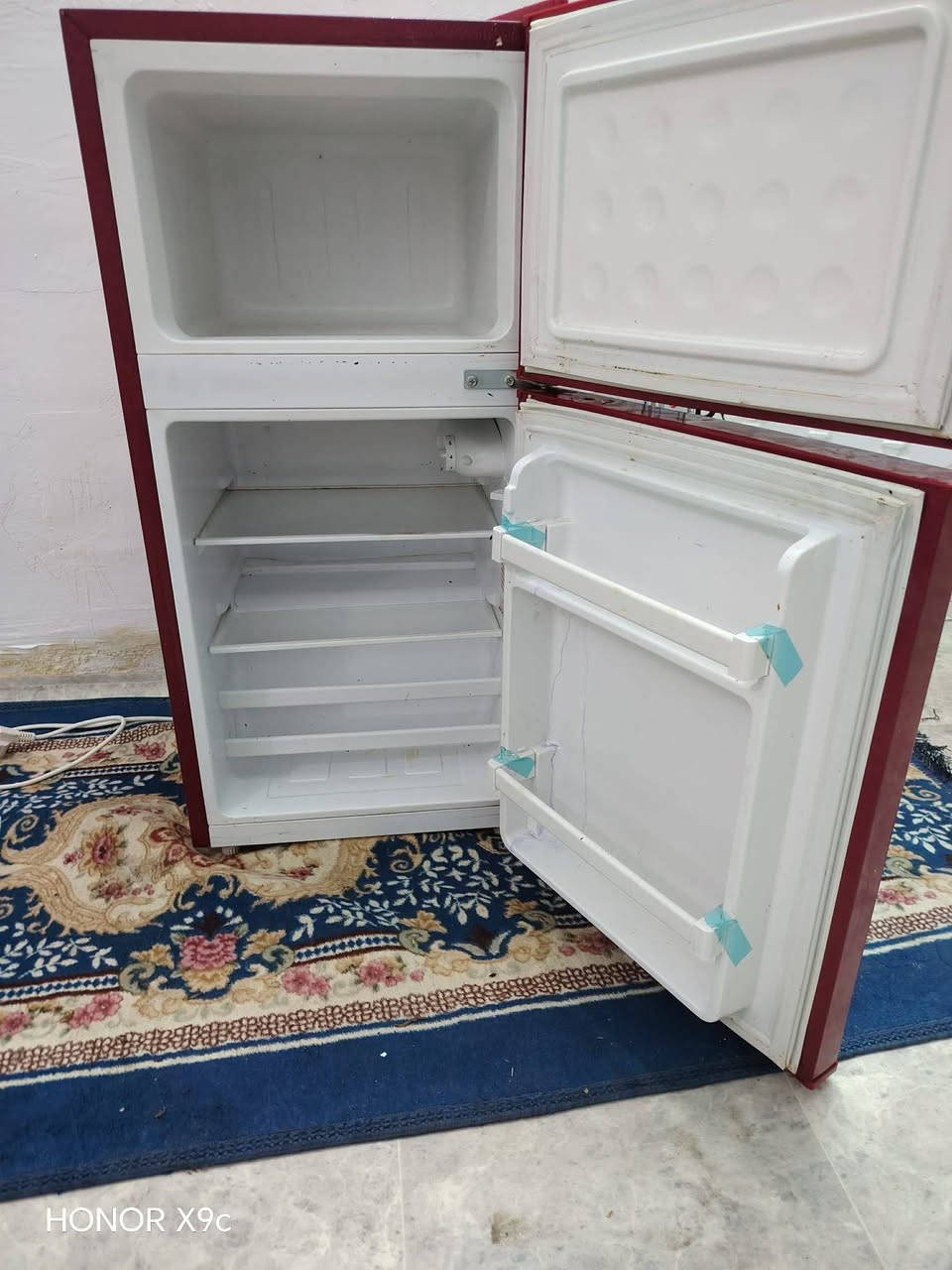 السلام عليكم ثلاجه للبيع جديده شغاله كامله 
العنوان بابل نادر  
السعر 125 او بيه مجال 
***********  وتساب فقط
