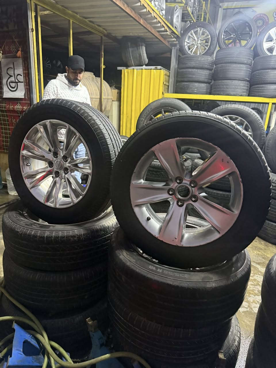 سلام عليكم شباب بخدمه طيبين بيع وشراء مراوس ويل كبات لحيم تعديل صبغ جميع الوياله حديد ويل كب حسب الحجم خدمات كامله فتح شد بلنص مجاني مكان بغداد متخل كسره وعطش 
بخدتكم***********
جمعه فتح نشالله
