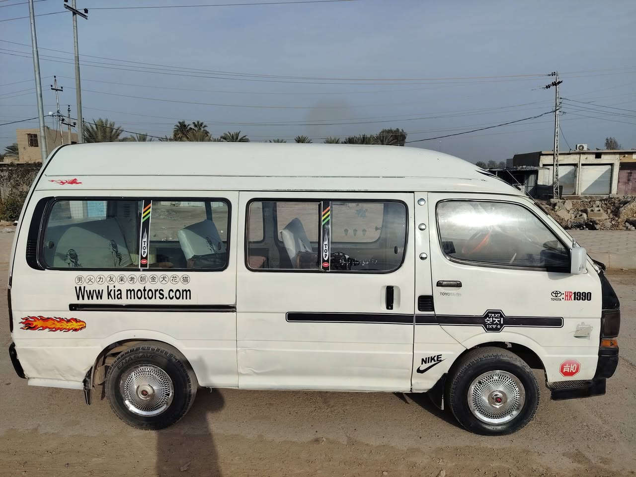 السلام عليكم من رخصه الادمن المحترم تويوتا هايس للبيع رقم بغداد ف كير ومكينة ونجي ستة نظيفات كلش واكسل شواصي مكفولات السيارة شرط الوكالة عنواني ديالى السعر 26غير متواجد على الفيس الشراي يتصل ***********
