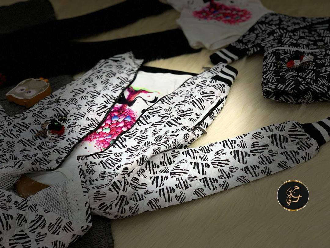 ✅✨ جديد ✨✅
طقم وسط بناتي 3 قطع — ستايل عصري مميز

🧥 الجاكيت:
🔹 مبطن مطبّع
🔹 أكمام زم لسطيك
🔹 سحاب طويل
🔹 موديل جيوب صدر
🔹 قماش أجنبي نوع أول

👚 البلوزة:
قماش فوا ليكرا
طبع تطريش بخ — لمسة بناتية ناعمة

👖 البنطال:
جينز بوي كات
موديل كمر ربط
قماش باكستاني نوع أول

🎨 الألوان: 3 ألوان

📏 القياسات: 6-8-10-12

💰 السعر: 🔥
🎁 امبلاج مرتب وجاهز

✨ طقم عملي للمدرسة والمشاوير، مريح وحركي مع ستايل حلو


**إذا كنت صاحب هذا الإعلان وتريد حذفه لأي سبب، رجاءا أرسل رسالة إلى الدعم الفني**