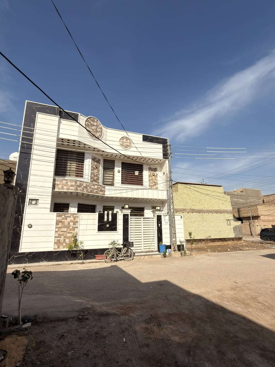 سلام عليكم دار للبيع كربلاء البوبيات يبعد عن الامام 3 كيلو متر مساحة البيت 150 متر طابقين بناء حديث صار سنه ع بناء فقط

التفاصيل 6 غرف نوم
مطبخ  + استقبال+ صاله عدد ٢ + ٤ حمامات 
المنطقه كامل خدمات وتبلطيق شارع ٨ متر 
 العنوان  كربلاء البوبيات قرب مدرسة الكنوز   .
للاستفسار والتفاصيل والسعر الاتصال على الرقم ادناه .

***********
