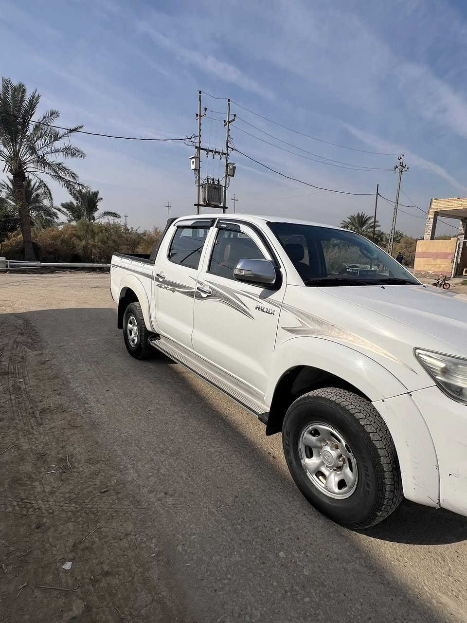 سلام عليكم 
للبيع هايلوكس 2015 مكينه كير كفاله سنويه مجدده ل30  بيها بارد باب السائق وصبغ بتكمة كد شبر سعر 195 بيها مجال ***********
