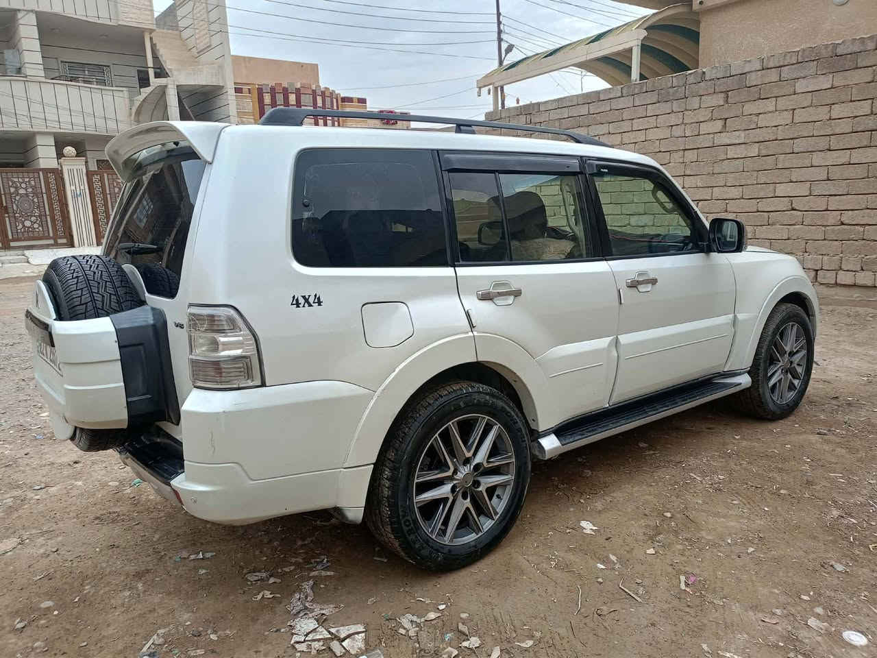 سلام عليكم للبيع باجيرو 2008 لون أبيض صدفي سيارة مصبوغة عام اثر تجيه عل جهه سايق رقم اربيل الدولي الجديد
تحويل مباشر 
سيارة كير ومحرك  كفالة
حجم المحرك 3000 اقتصادي
7 راكب ويل كب كروم مال لكزز 
مكان السيارة صلاح الدين تكريت السعر 95 ورقة


**إذا كنت صاحب هذا الإعلان وتريد حذفه لأي سبب، رجاءا أرسل رسالة إلى الدعم الفني**