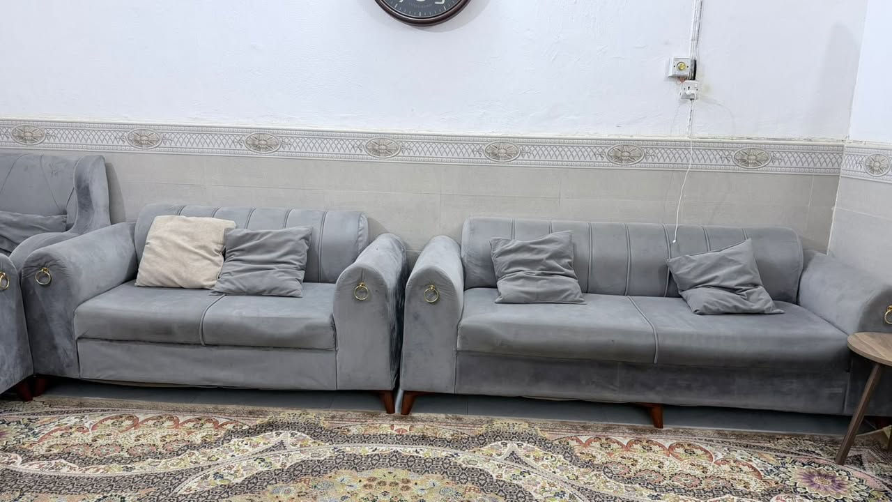 السلام عليكم
طخم متكون من ٥ قطع للبيع
السعر ٣٠٠ الف
للتصوال اتصال علا رقم ***********
