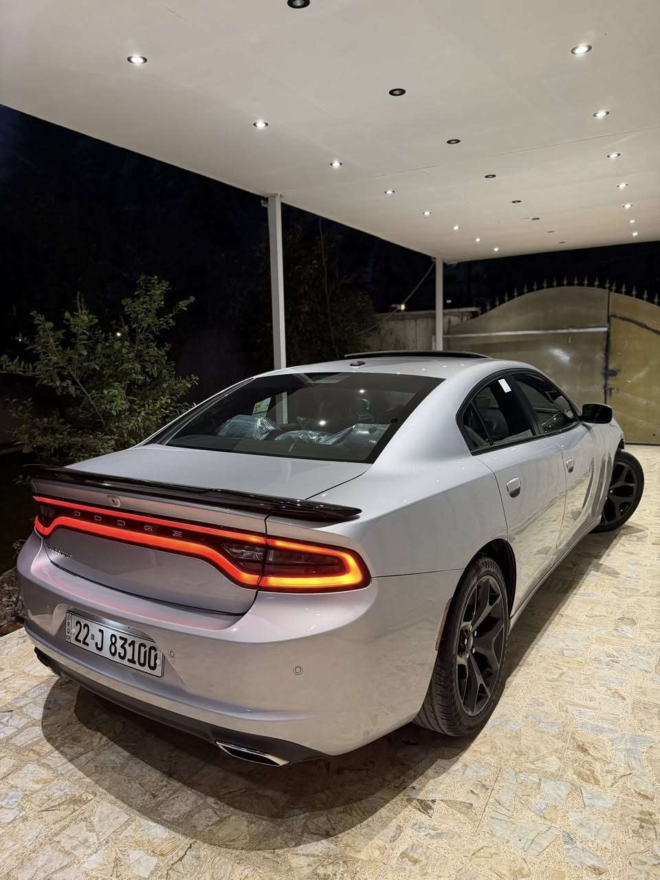 السلام عليكم
جارجر 2021 sxt بلاس امريكي 

مواصفاتها 
فتحة 
كشنات كهرباء 
تدفئة تبريد كشنات 
تدفئة ستيرن 
شاشة وسط+ كامرة دوارة 
كشن ذاكرة 
منضومة لايت زنون 
باقي المواصفات معروفة للجارجر 
السيارة حادثها دعامية وبنيد وجاملغ راجع بارد 
 شاصي لغد كفالة بيها من امريكا جاملغ خلفي كلير يعني بيها السيارة قطعتين صبغ بس وجاملغ بارد سعرها 218 وبيها مجال للشراي 
***********
