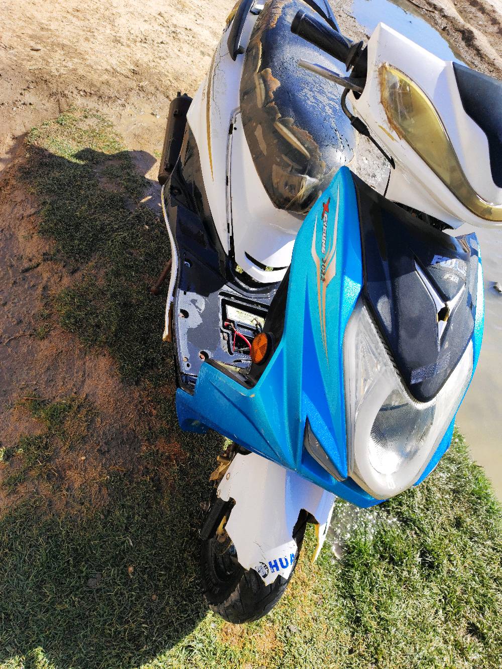 دراجة سكنس ثعلب نثية محرك كوري مديل 2021 دراجه نضيفه وقتصادية ماتصرف نهائيا سرعتها 60 يعني المرور مايحاسب عليها نهائيا كهربائيات شغالة وحته شادلها امبي ثري بس ماادري شبيها عطلت عندي واني امشي وعفتها ورحت للشغل وهسه اريد ابيعها لان مافارغ الها الدراجه عوزها ترتيب بسيط وحته تصليحها مايكلف 25 لو 30 الف مكاني الناصرية شطرة ناحية ال سليمان  