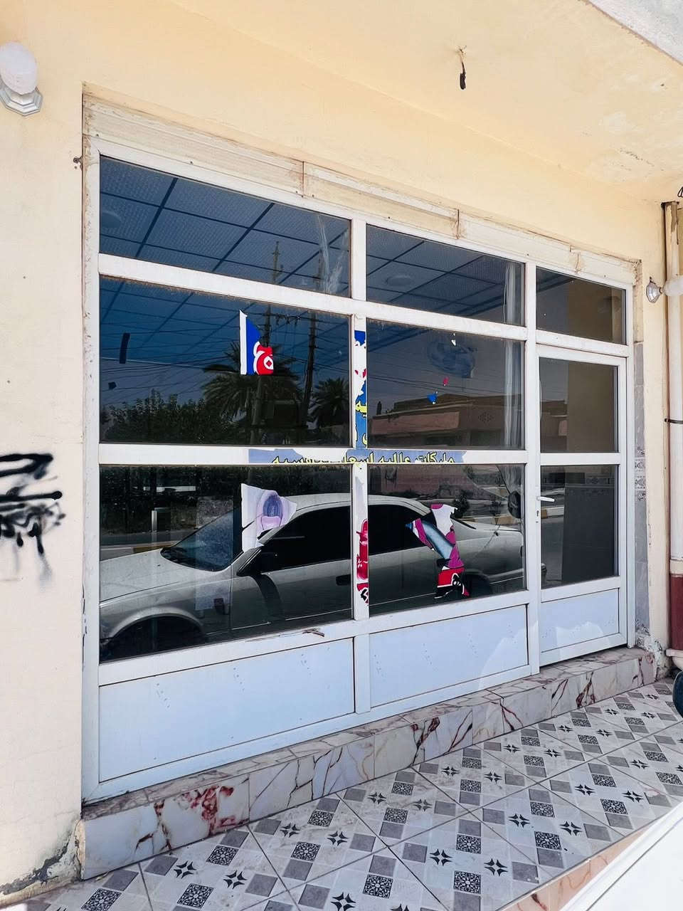 السلام عليكم للبيع جام خانه بلاستك قياس 340 عرض و270 ارتفاع نظيفه جدا مع الجام كامله وباب وقفل شغال كامل وبسعر مناسب للاستفسار ***********
