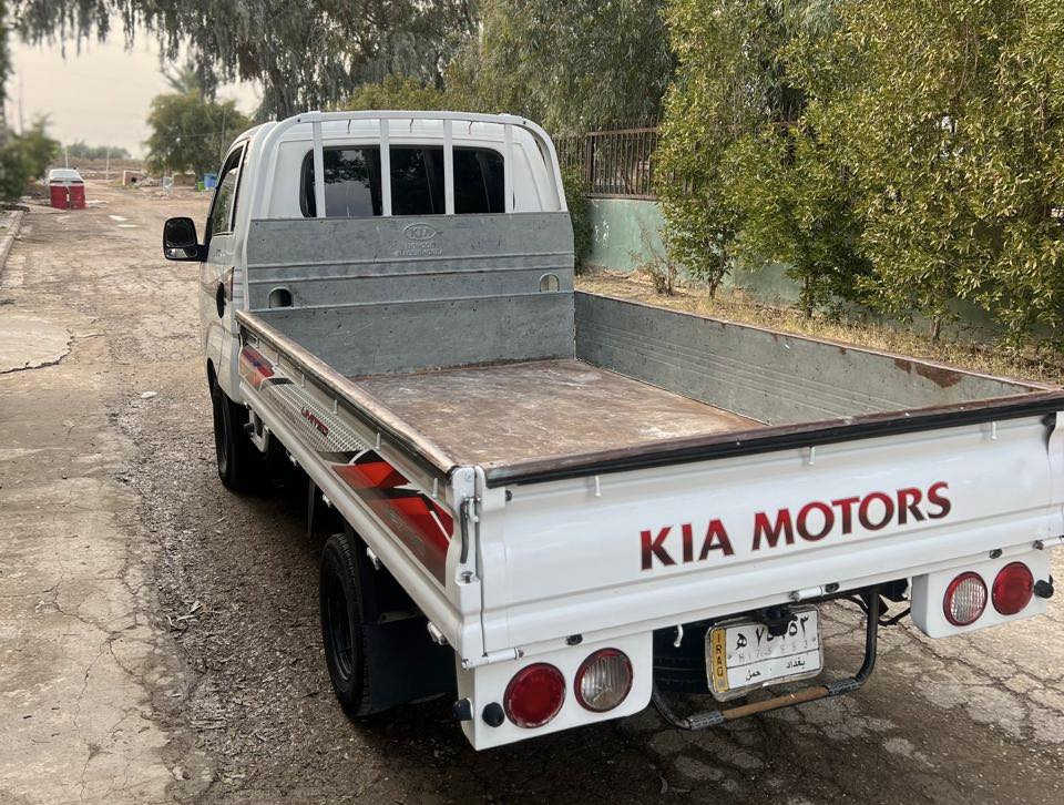 سلام عليكم
كيا2016رقم بغداد دولي 
سنويه جديده السياره كفاله عامه 
مكينه كير اكسل شاصي كفاله 
حداديه بم سحب خير من الله 

السعر 118وبيها مجال 
الموقع صلاح الدين بلد يثرب 
***********
