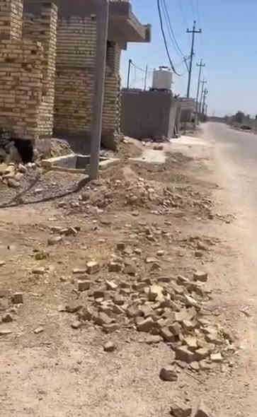 قطعة أرض للبيع مساحه ٦٧٠متر
 طابو زراعي سند٢٥ واجه ٣١متر ونص نزال ٢١متر
 داخل حي سكني خدمات كامله ماء اسأله كهرباء ظفيرة مدارس عنوان حله وردية سيف سعد شارع المشجر مقابل حي ابو طالب قرب الملعب
 للإستفسار اكثر مراسله صفحه او الاتصال على الرقم الهاتف
***********
*********** حلة
