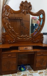 غرفة 6 ابواب ملحق نضيفة حيل شغل ثقيل  سعرها 500 للتواصل 07512481605