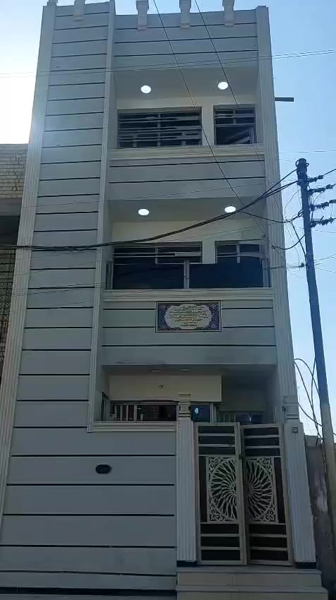 سلام عليكم دار للبيع
المساحه 70متر  طابقين ونص
طابق لاول استقبال وباقي الخدمات
الطابق الثاني غرفتين نوم وخدمات 
الطابق الثالث غرفه نوم 
موقع حي التراث  
للاستفسار الاتصال
***********
