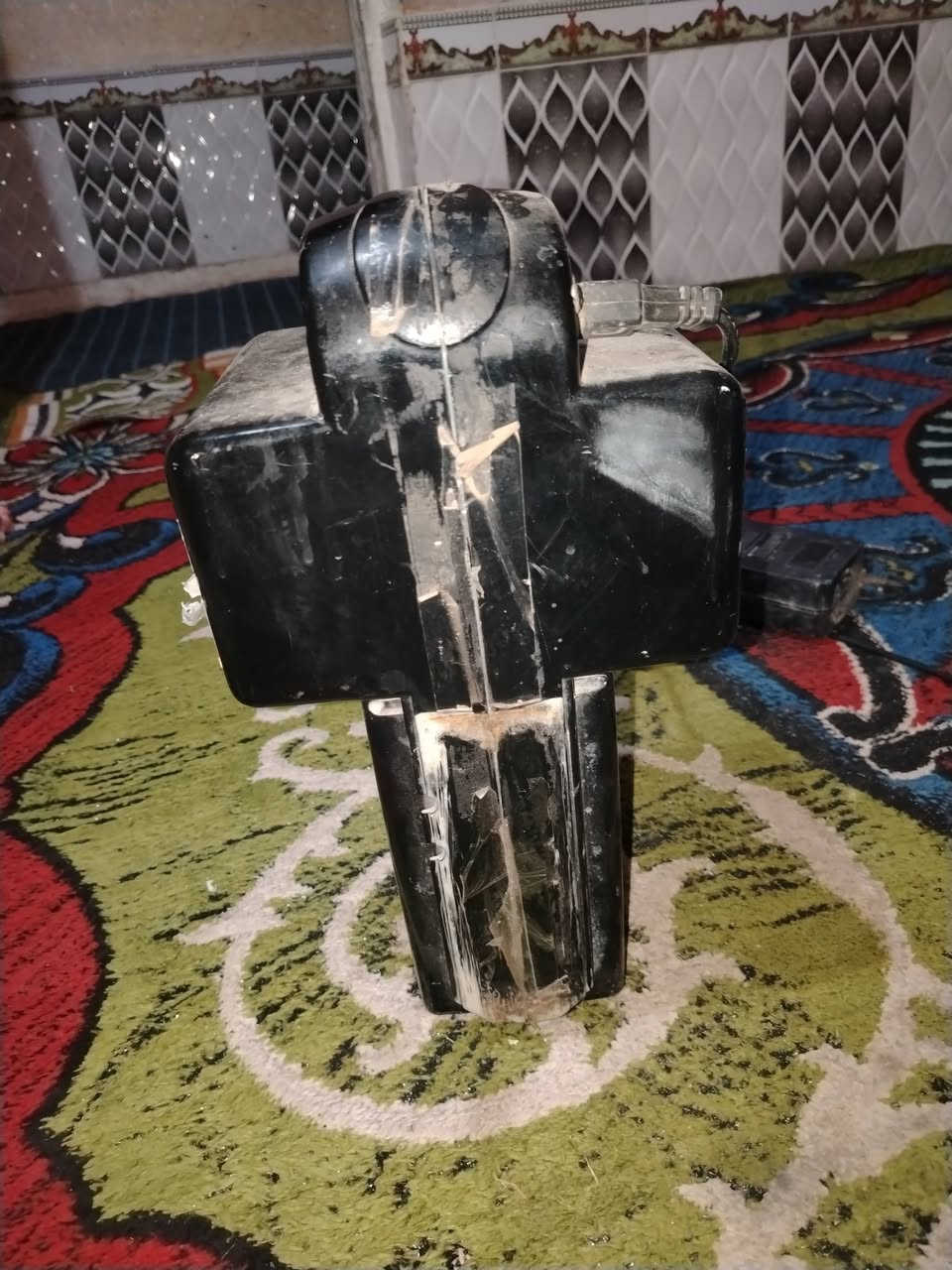 بطاريه وشاحنه اصليات وعلى الشغل البيع سعهرهن بلاش ٧٥ قفل الي يريدهن يتصل على الرقم *********** مكاني كربلاء
