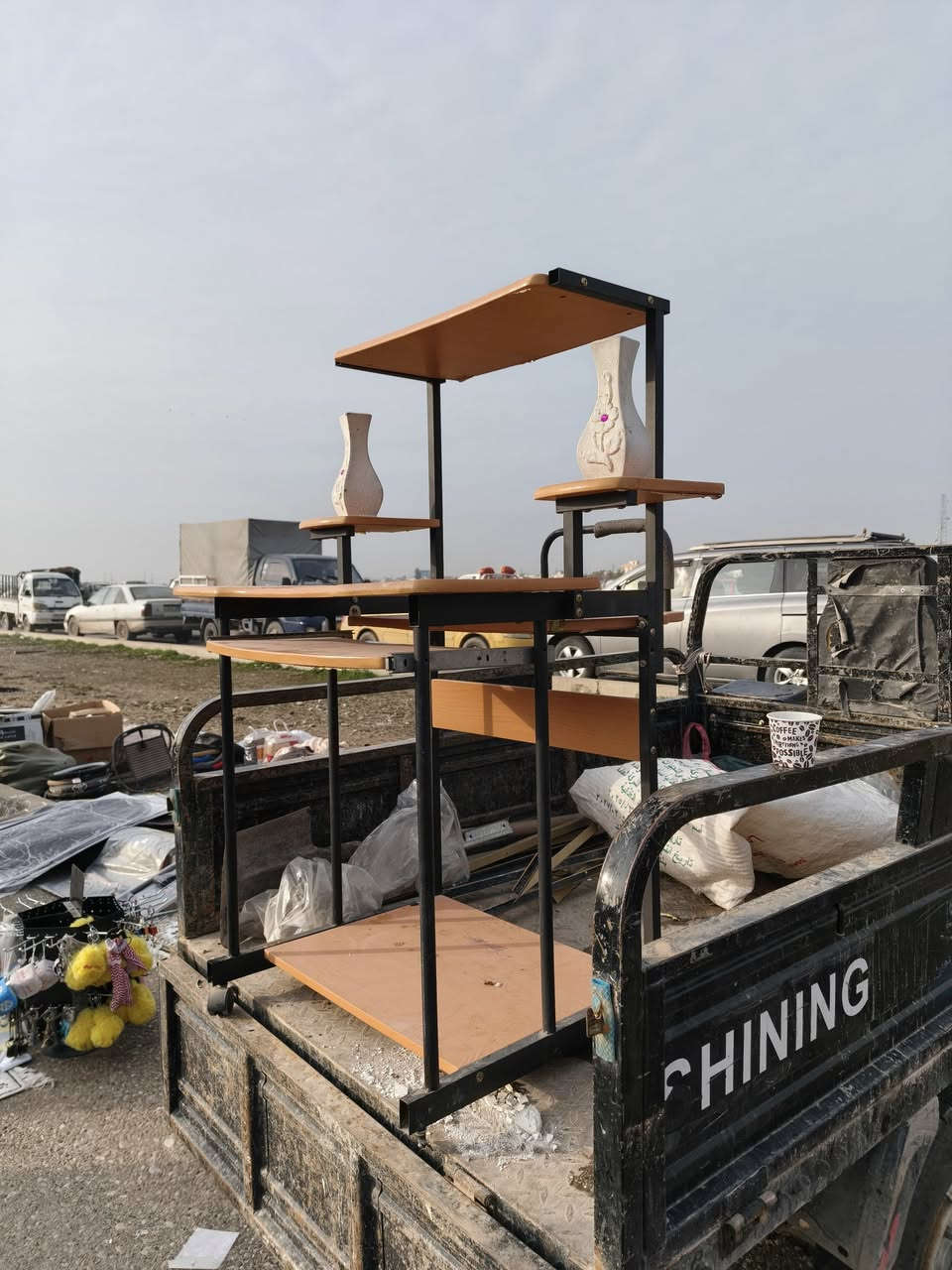 السلام عليكم عندي هذا الميز للبيع سعره 25 وبيه مجال مكاني كركوك حي نصر قرب المستشفى هذا رقم التلفون ***********
