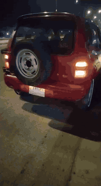 كيا سبورتج اوتوماتيك موديل 2001 رقم بغداد وصاحبها ب هيت ويحول...سنويتها منتهية 
محرك وكير تمام... تدفئه وتبريد شغالات وكهربائيات شغاله...
السياره موصلة 33 $ رايدها ب35.. عندك زايد فوك ال33 اتصل
***********
