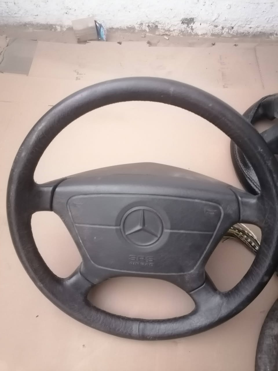 .
السلام عليكم عندي ستيرنات وارد
شبح 140
جامبو 126
كاملات الستيرن و الشريط و يدة الماسحات
و 3 مدافع
شبح 140 و ام عيون 210 
بغداد ***********
