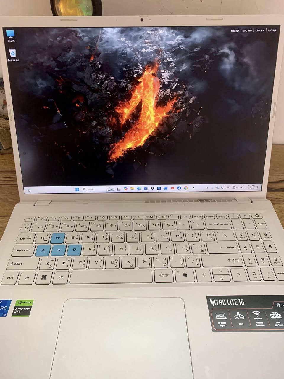 السلام عليكم 
اللابتوب الاحدث من Acer فئه Nitro 16 Lite النحيف
جهاز نضافه جدا عاليه بدون ضرر او ملاحضه مضمون
ياتي بعتاد مميز

شاشه نوع WUXGA افضل خامه الوان  حجم 16 انش بدقه QHD بمعدل تحديث 165هرتز  استجابه سريعه

معالج خرافي من انتل 
Core i5-13TH Gen H / 5.20GHZ boosted
من الجيل الثالث عشر فئه H الكيمنك 

كرت الشاشه المنفصل نسخه مميزه من
Rtx 3050-6GB LIMITED edition 
نسخه ال6 كيكا وليس ٤ كيكا بمعنى نفس حجم كرت ٣٠٦٠

رامات حجم 16GB نوع DDR5 قابل للتطوير
هارد ٥١٢ m.2  قابل للتطوير
بطاريه اربعه ساعات عمل 

اللابتوب جدا خفيف تقريبا ٦٠٠ غرام سوبرسلم حتى بمنفذ شحن تايب سي و ممكن يشحن بالباوربانك 

اكيد احترافي بكافه الكيمنك و المونتاج و الهندسه 

مع وصل الشراء منذ ثلاث اشهر فقط وساري الضمان

السعر ٨٣٥ الف فقط 

بعداد البياع ويوجد توصيل 
تواصل***********
