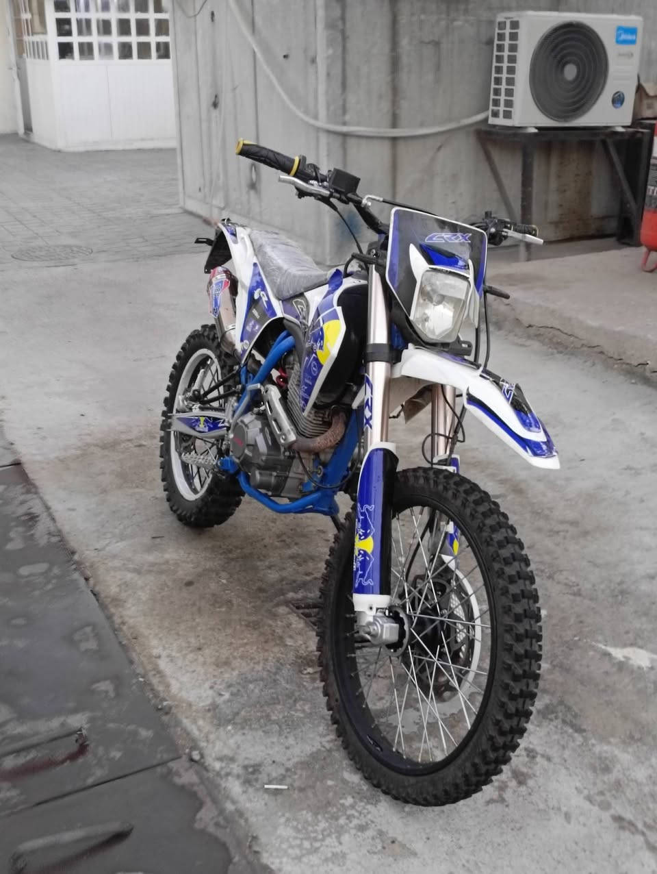 قفاز crx 300cc 2025 دراجة نضيفه محرك كهربائيات مكفوله دراجه نضيفه شلعه معدل تاكل الكاع بيه نقوصات كلش قليله ترتيب يعني سعر 1100 و بيه مجال قليل مكان بغداد ***********

