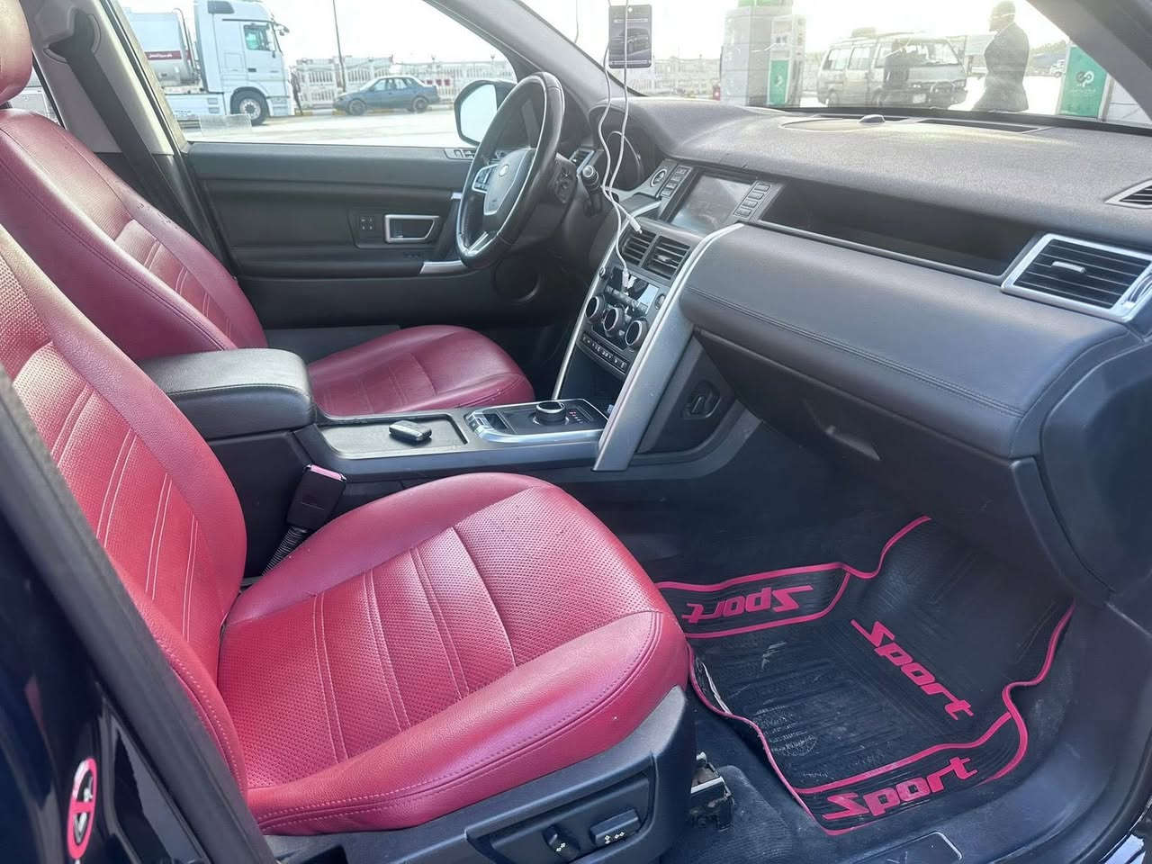 سلام عليكم
Land Rover Discovery 2018 
فول مواصفات 1/1
صور حادث بالمنشور بدون حادث شويه باب فقط 
السونار بالمنشور 
بدون ارباك
ماشي 42 الف 
سيارة مابي نواقص 
مكان بغداد بسمايه 
سعر 168 ورقة مجال 
رقم الهاتف
 ***********
