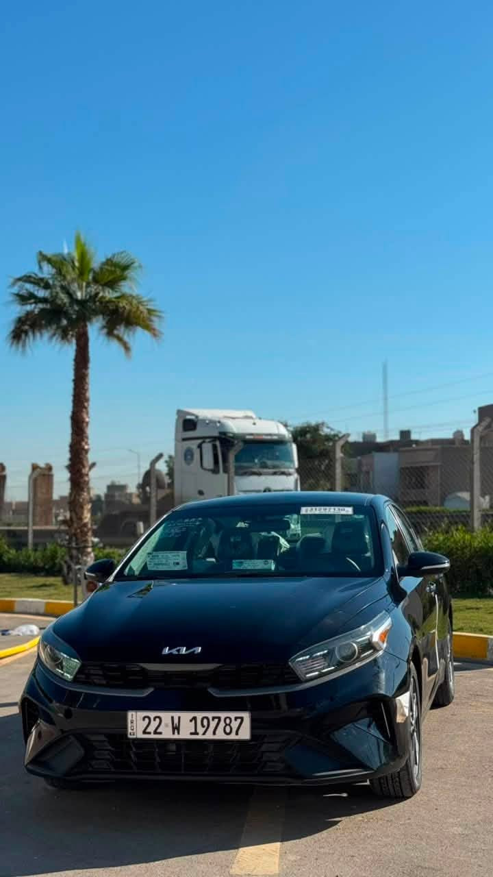 السلام عليكم 
كيا فورتي للبيع 
مكينه الفين دوش المرغوب 
نص مواصفات 
شاشه كبيره 
كامره دواره
تحديد مسار
توقف ذاتي
مانع تصادم
تحكمات ستيرن
مثبت سرعه
وضعيات قياده(ايكو،سبورت،سمارت)
بيها منضومه زنون k5
بيها قطعتين وحافه القماره ربعها اثر شي واكع عليها لا مكلوبه ولاشي 
السعر 139 
بغداد الغزاليه
***********
