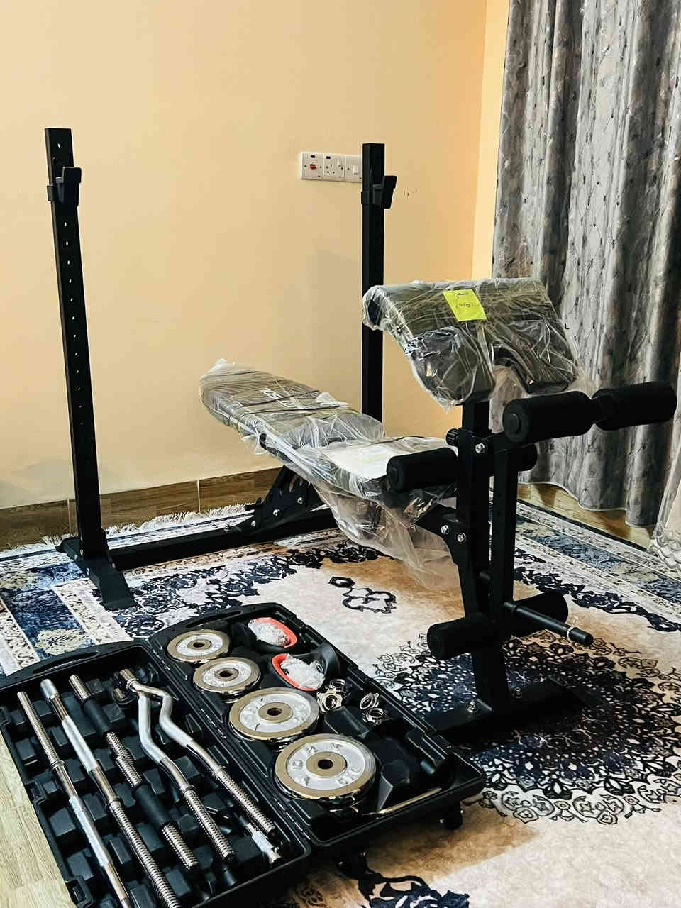 سلام عليكم حقيبه اثقال وزن 55 كيلو مكونا من كلشي شفت عدل شفت z دنبلصات شخط مابيها تمرين اكتاف مختصره كل الجهزه + مصطبه بعدها بجياسها جديد مكونا من تمرين رجل ومعده وصدر وساعد سعر الحقيبه وزن 55 كيلو 170 بيها مجال بسيط للشراي والمصطبه سعرها 270 الشراي يتصل ***********
