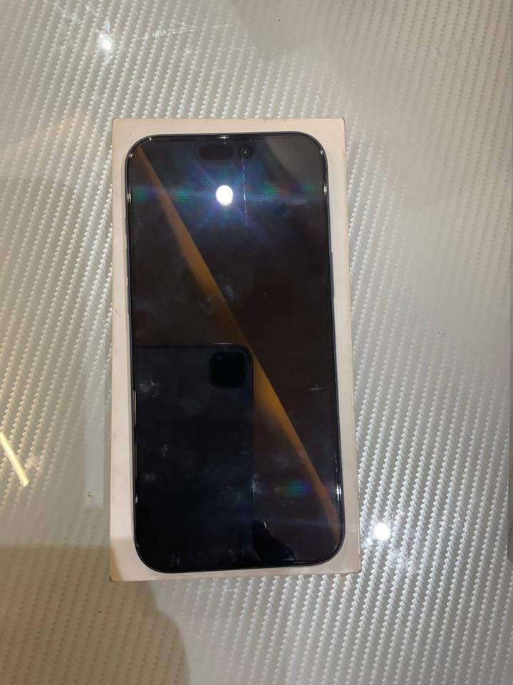 سلام عليكم شباب
ايفون ١٧ برو ماكس 
بطارية ١٠٠
مشحون ١٠٠
ذاكره ٢٥٦
نسخة الايسم الشريحة الإلكترونية 
سعر ١٨٧٥ مجال بسيط
مكاني بغداد 
رقم ***********
