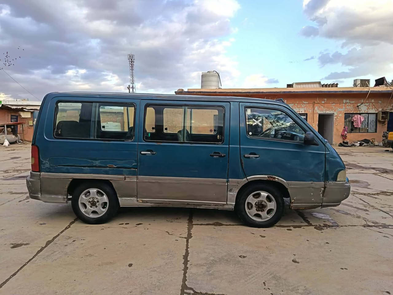 سلام عليكم ستانه موديل 97 رقم بغداد سنويه لل29 مكينه خيط بخار كير جديد تخم تأير جديد حداديه كهربيات مشط باور جدد سياره بلاد لاضربه والمعجون مكاني حله السعر 40 وبيه مجال ***********
