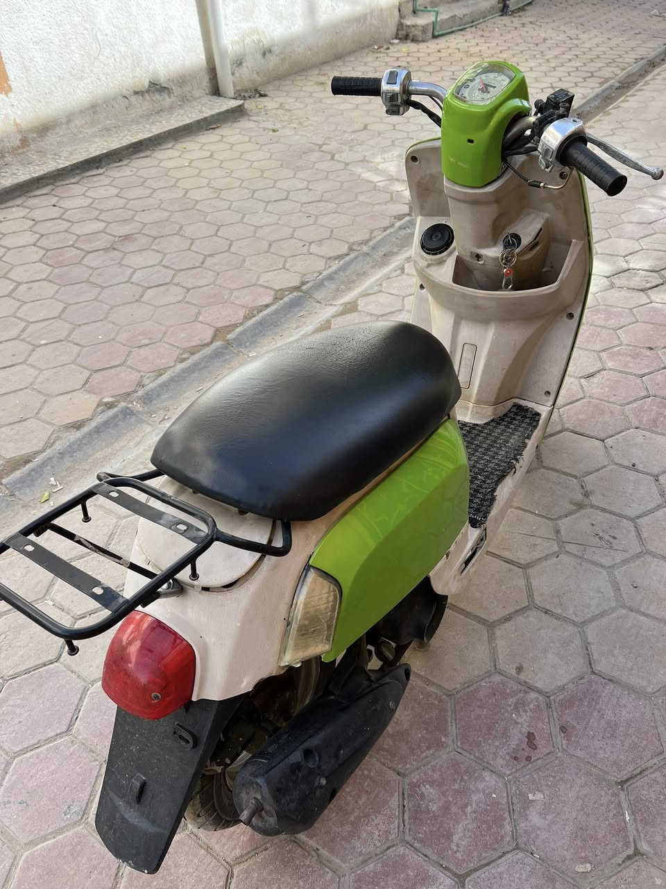 السلام عليكم دراجه ماكس بوليسي بوشه 49 للبيع الدراجه نضيفه وكلها شغاله كامله اشاير لايت بك لايت دشبول كله شغال السعر450 وبيها مجال مكاني كربلاء حي العباس شراي تصل ***********
