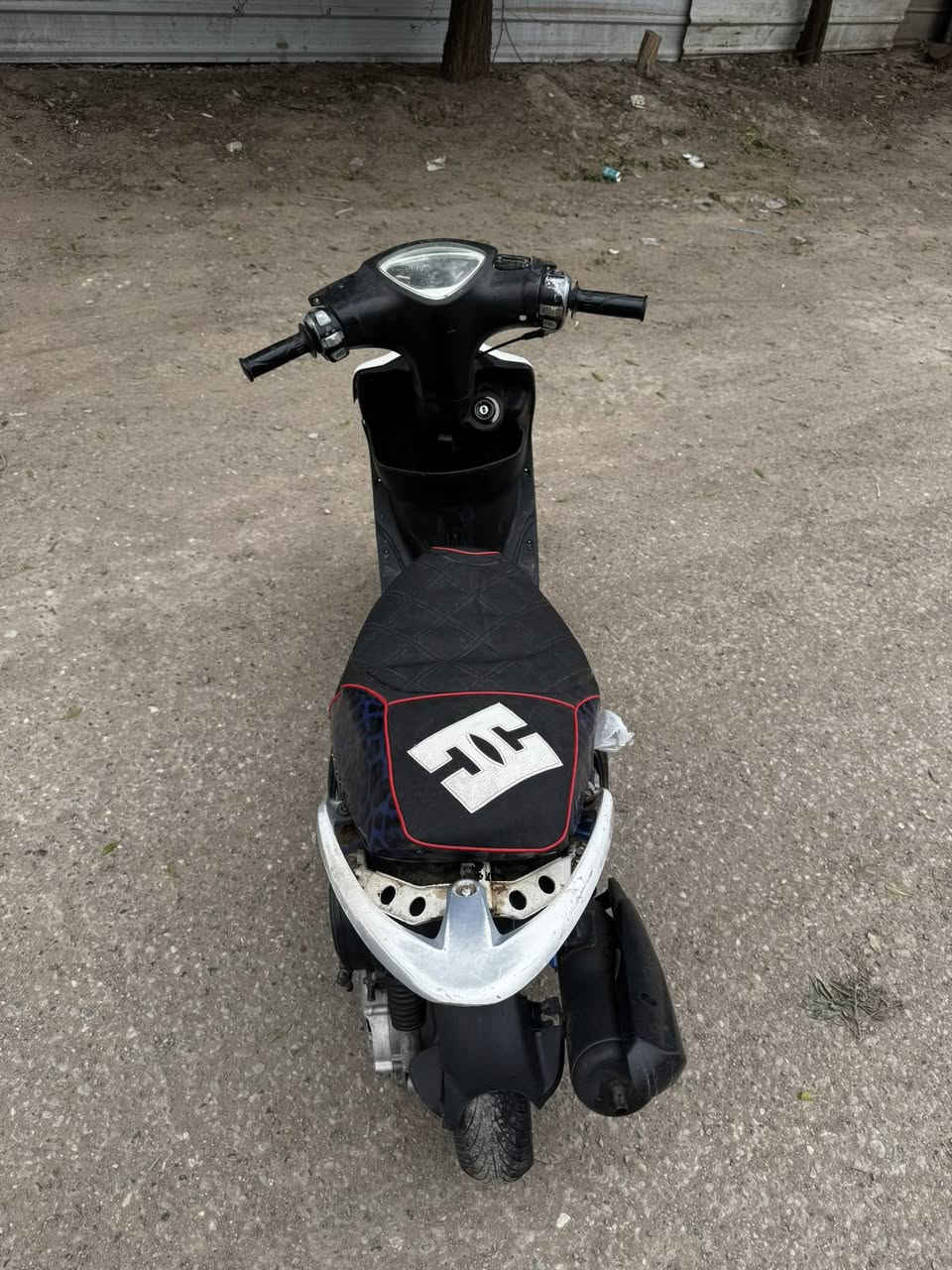 السلام عليـكم💕،
ماكس عدلة بـوشة 55 بلادي💙،
مكينة بـل جيـس💙،
ويالـة رياضـي💙،
الدراجـة مال لـعب وكفراتـه كاملـة💙،
لحية وترايش واشاير امامي وبكلايت وذيل كله كامل💙،
يـدات بريـك رياضـي💙،
شاصـي صبغ ميتاليـك ميوكـع💙،
صـدر جديد💙،
كهربائيـات كاملـة💙،
كـشن رياضـي💙،
نقصـها بس براغي السلف طاك💙،
السعـر 450 وبيها مجال💙،
رقم التواصل 
***********💙،
موجود واتساب وفيس💙.
