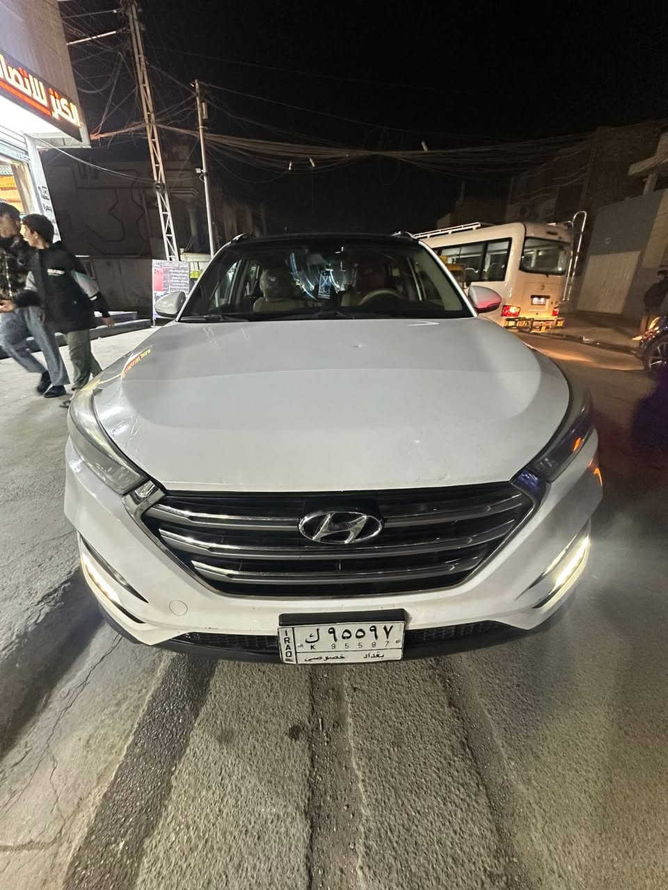 السلام عليكم
للبيع توكسان موديل 2018 
خليجي محرك ٢٠٠ 
١٤٦ الف ماشية حقيقي 
سيارة فول مواصفات عد البصمة 
رقم بغداد 
مكان السيارة بغداد 
رقم هاتف ‭٠٧٧١ ٥٩٧ ٧٨٨٢‬
سعر السيارة ١٧٠ وبيها مجال بسيط
