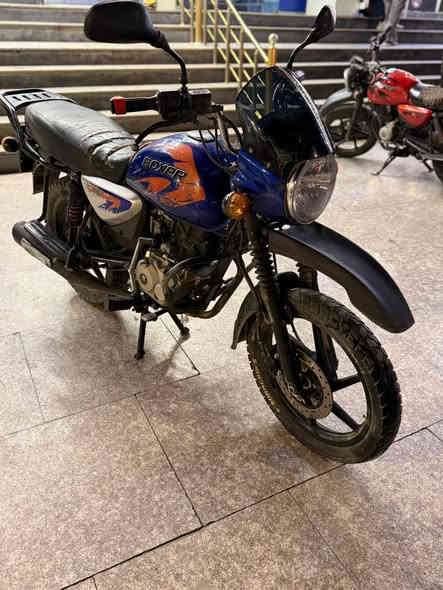 سلام عليكم دراجه بوكسر 2023 مرقم قادسيه نضيفه ومابيها نقص مكاني بغداد السيديه تقاطع الدرويش الاتصال ***********
