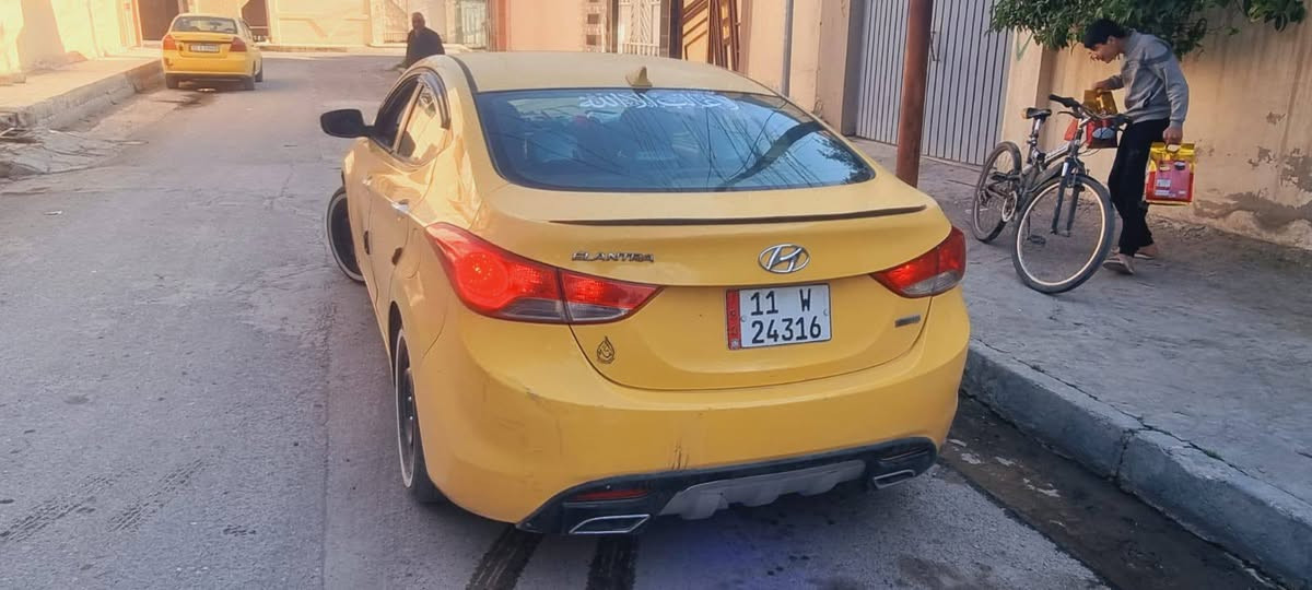 اسلام عليكم 
الانترا مديل 2013 كربون بنزين بيها  ضرار بوند محرك 18 السياره جهازها ما يعوزها ربع طخم امامي خلفي جديد تيرات جديده بسمي السياره رقم بغداد مشروع وطني عنوان السياره بل موصل ***********/
