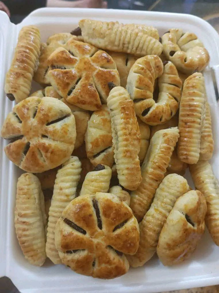 حبايب انفتح الحجز على كليجة العيد هشه وطعم خرافي كيلو 8 جميع الحشوات جوز كيلو 12 وجوز بلتمر كيلو 10 يوجد خدمة توصيل رقم الحجز ***********
