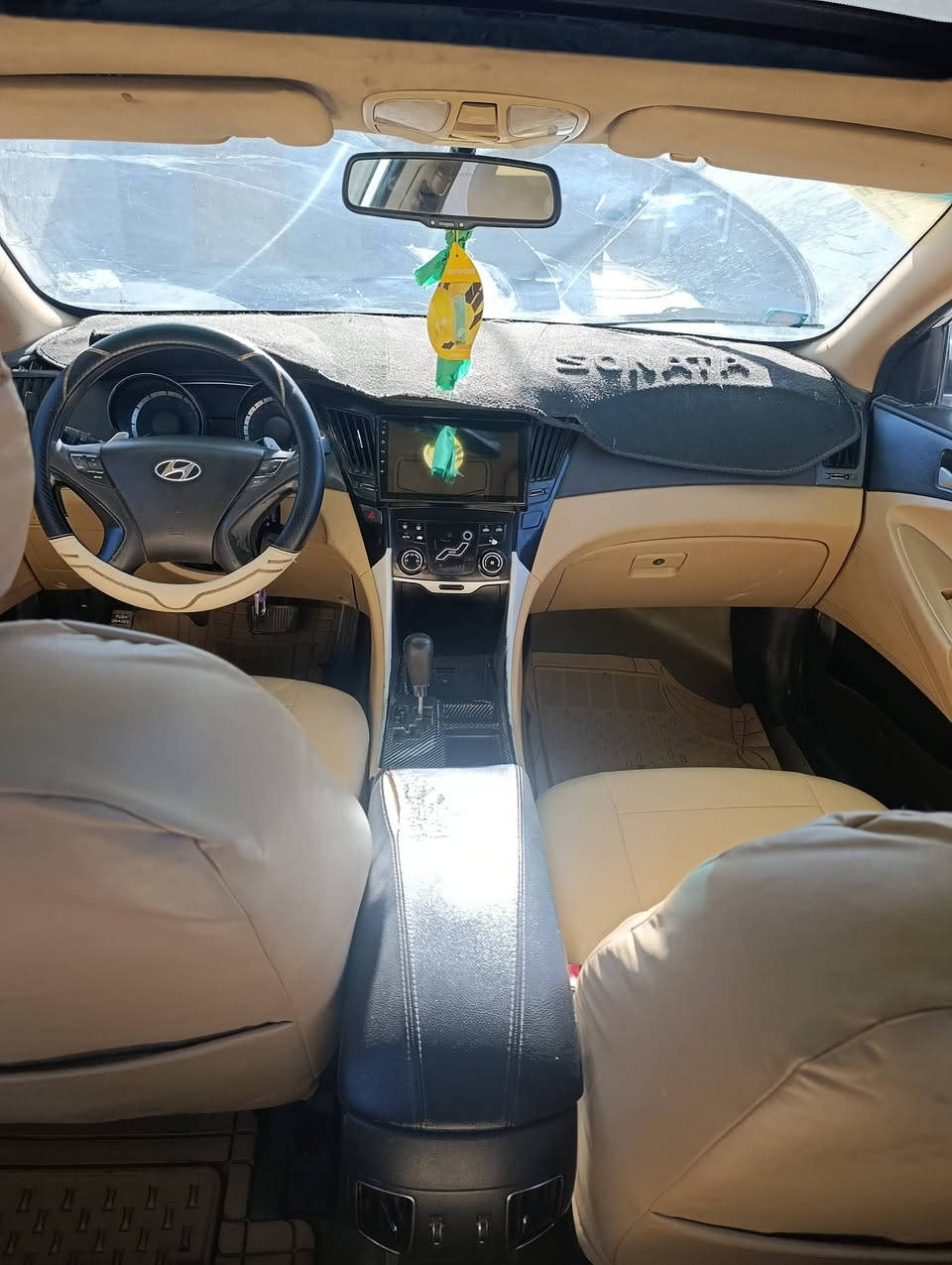 سلام عليكم سياره سوناتا موديل 2011 سياره فول مواصفات مكينه 2400 للبيع سعار 123$ وبيه مجال /هـ  ***********
