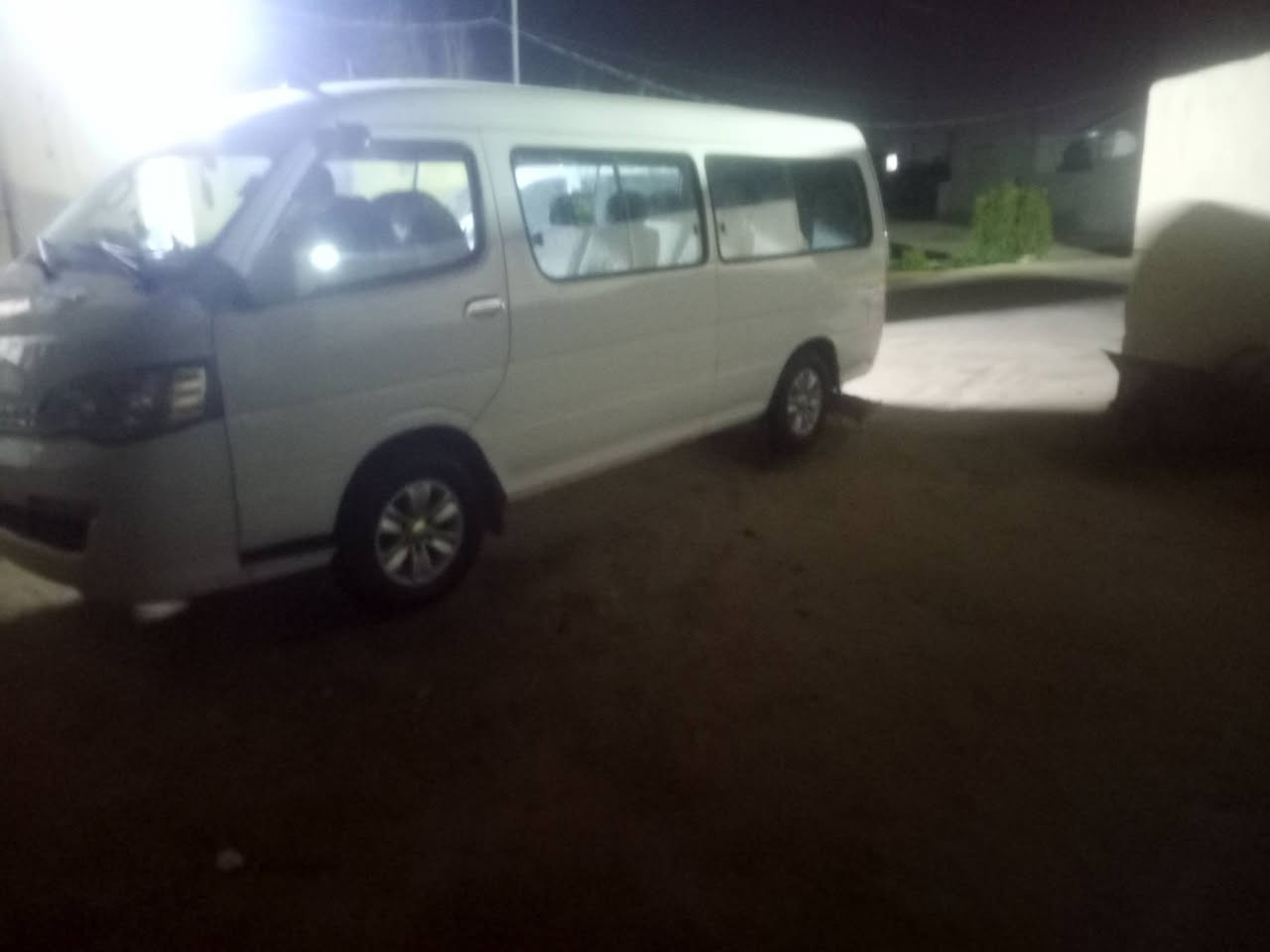 جنبي  2014   سياره بسمي كير محرك  كسن كله جديد .  محرك فور واي  سياره جهازه  دوشمه جديده كله جديد 92/***********سعر
