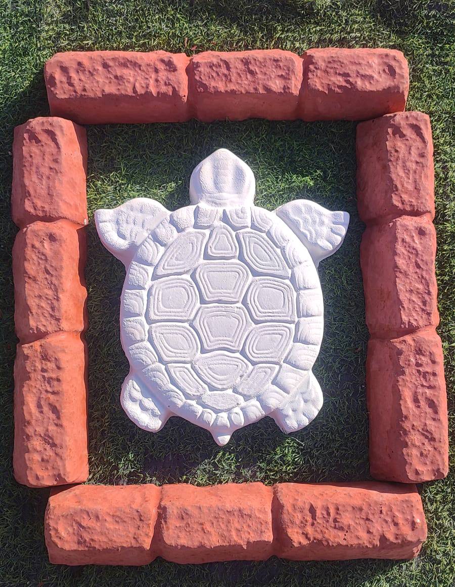 مزرعه ٢ دونم مكانها الزبير مقابل البترو شارع شركه الفيحاء شارع تبليط والنزله ترابيه اقل الكيلو بيها بير ارتواز وبيها سدر اكثر من ١٢٠ سدره نصهن مركبات تفاحي
وبيها غرف ٣ وجواخير كبار ١٢ متر عدد٦
مع معمل كامل بالمزرعه مال حجر واجهات وكورنيش وسياجات حداىق ونافورات وكراسي وعندي بالمعمل مكينه اللي تصنع هذه القوالب
للتفاصيل اكثر واتساب