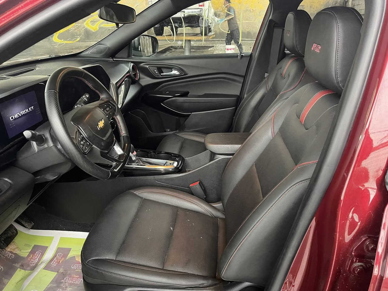 شوفر ليت تراكس موديل ٢٤ فول الفول  فئة 2RS فتحه بصمه شاشات كبيره شاشة عدادات كشنات جلد لونين شحن لاسلكي داتاشو رادار وبعد بيها هواي مواصفات اللون ماروني حادث جاملغ وبنيد وبارد بالباب عكس السايق السياره جديده ماشيه ٢٢ الف السعر ١٣٨ بدون رقم اخواتها معروضات باكثر بس مستعجل على البيع صور حادث موجوده بالمنشور للاستفسار ***********
