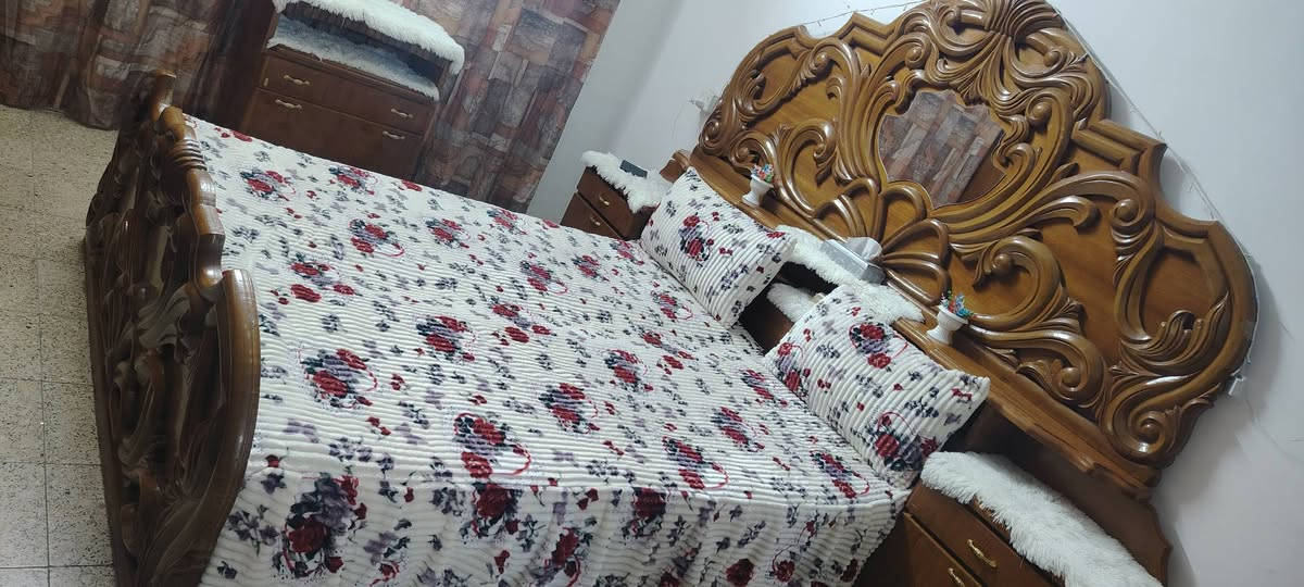 غرفة اخشاب صاج للبيع حي سومر السعر ٨٠٠ الف ***********
