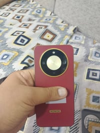 هونر x9d 5gلون ماروني ذاكرة 256 عشوائيه 12 ملحقات شاحنة +كارتونة. كامل...