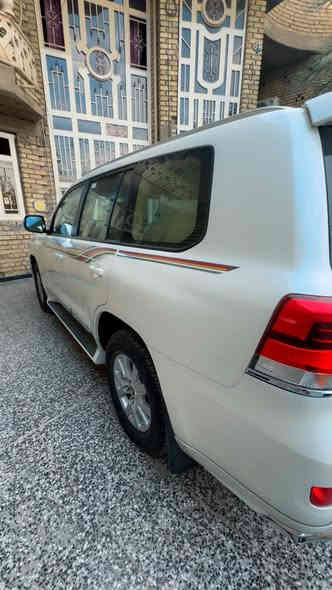 لاندكروز 2017. زيرووو 🥰 ماشيه 27 الف  
سياره تخم تاير شاده قبل سبوع. سياره جديده معنى الكلمه تحياتي الكم احبتي

سعر 550 $$  بي مجال بسيط للشاري تحياتي الكم احبتي 

***********
