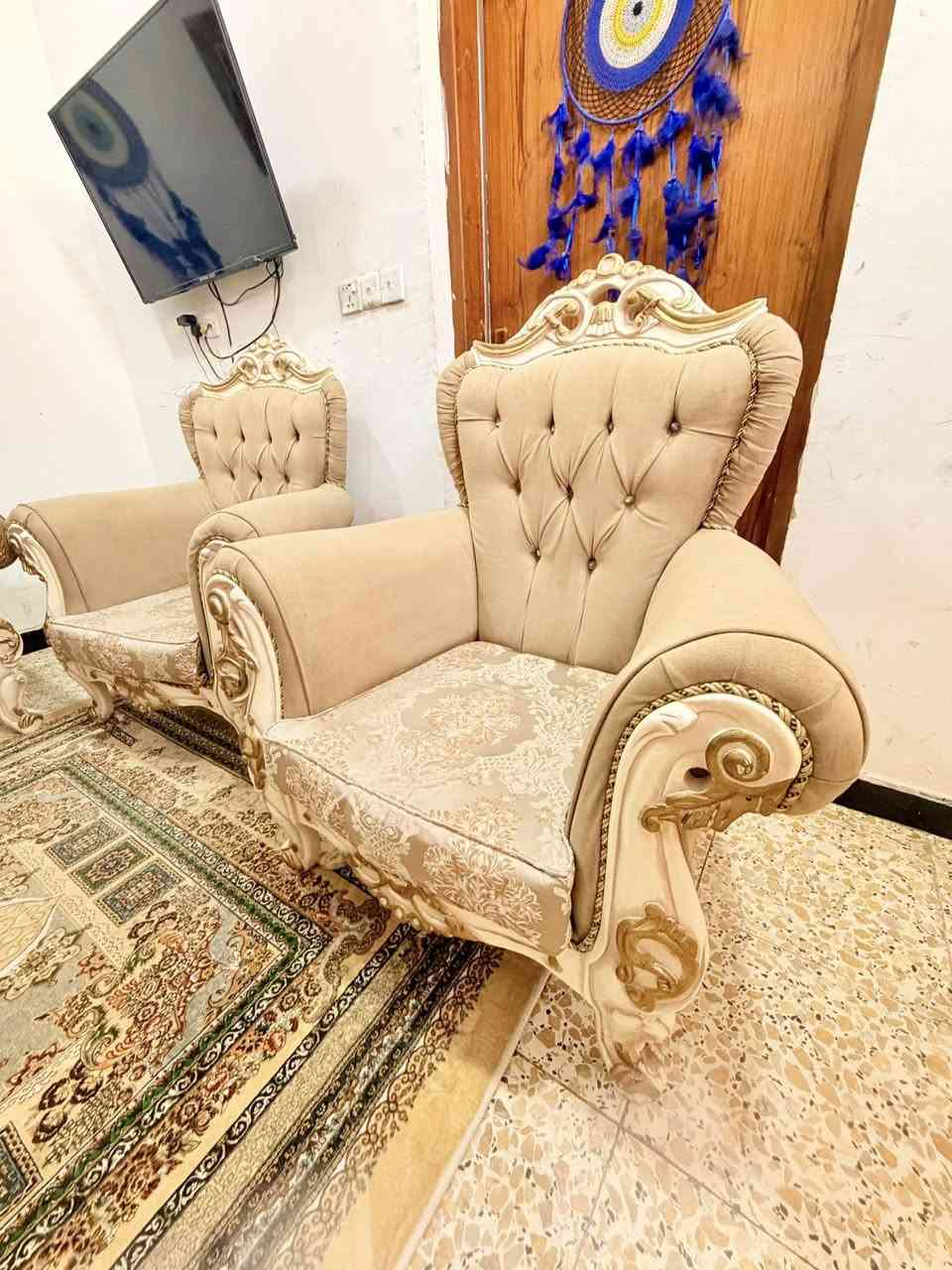 تخم زان تركي ملكي 10 مقاعد 
اخو الجديد نظافته 100%
خشب جدا ثكيل مكانه الدولعي 
شراي فقط يدخل خاص 
***********
