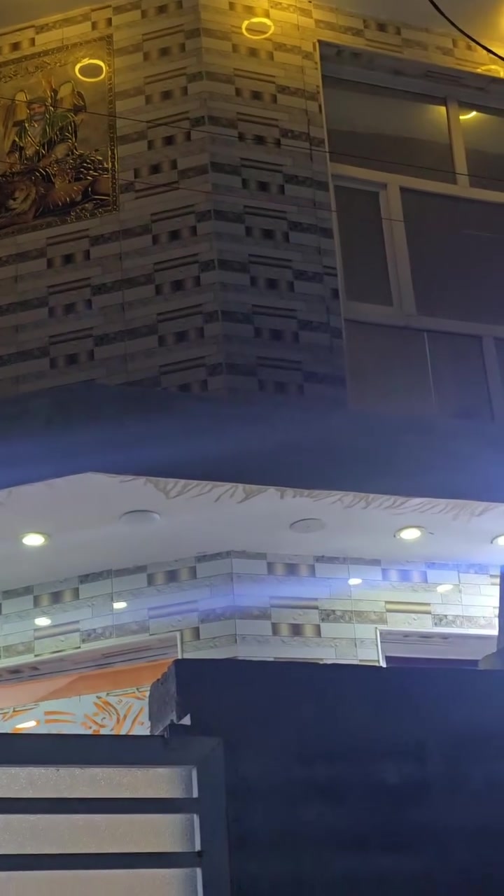 للبيع 
بيت المساحه ١٥٠م طابو صرف طابقين بمقدمة الحي العسكري البناء درجة أولى يحتوي ٤غرف نوم سويت صحيات داخليه وخارجية صاله عدد ٢ استقبال مطبخ البناء طابوق للتواصل 
*********** / ***********

