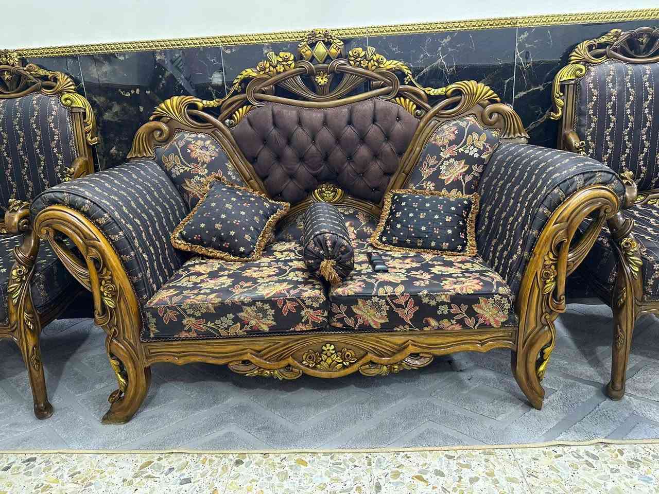 تخم زان خشب 9 مقاعد قنفتين أو 4 كراسي 
مع طبلات مرمر نضيف جداً


**إذا كنت صاحب هذا الإعلان وتريد حذفه لأي سبب، رجاءا أرسل رسالة إلى الدعم الفني**