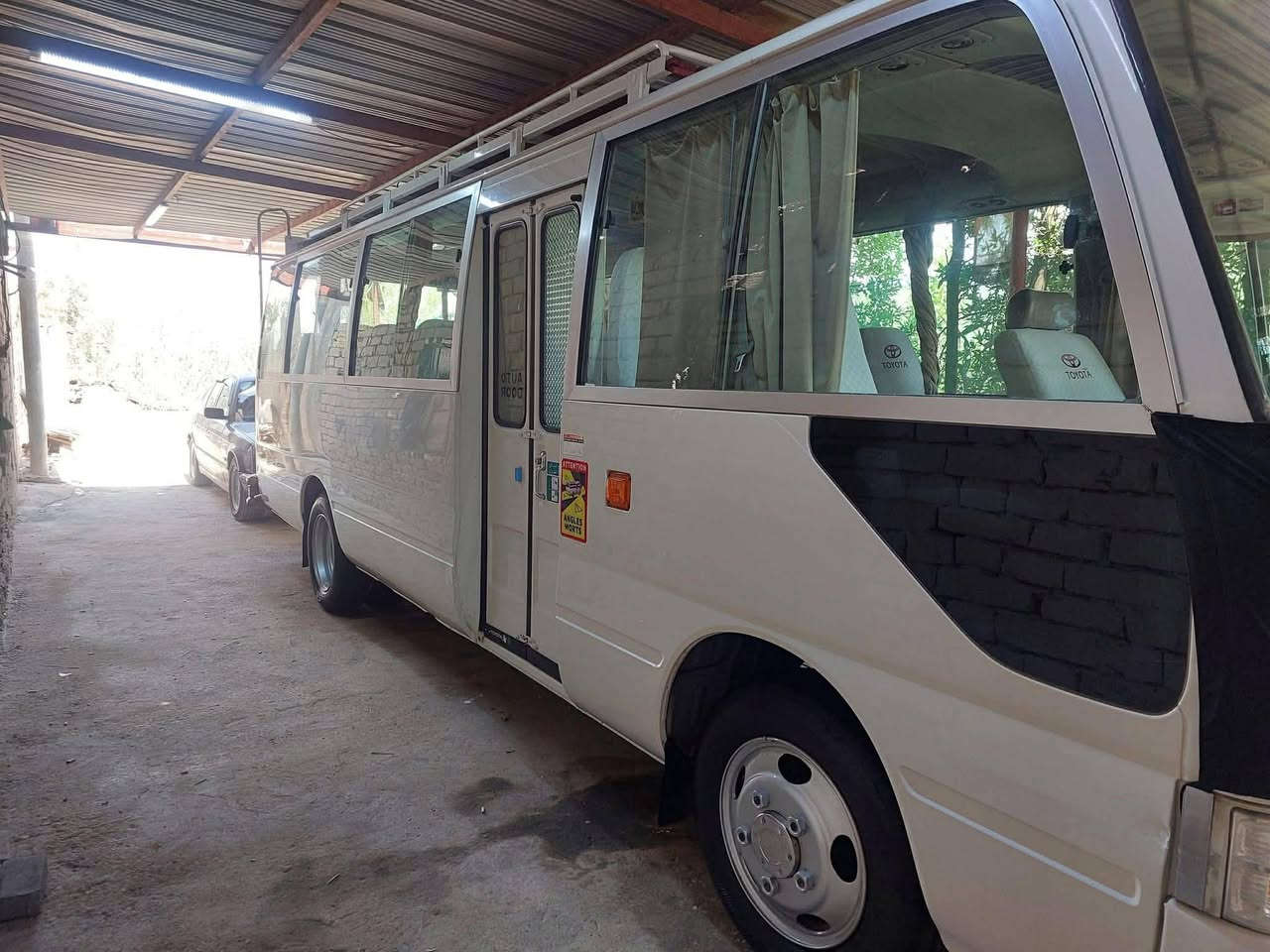 سلام عليكم كوستر للبيع 14ناصي سياره جاهزه التصل وبيك خير وتدلل***********
