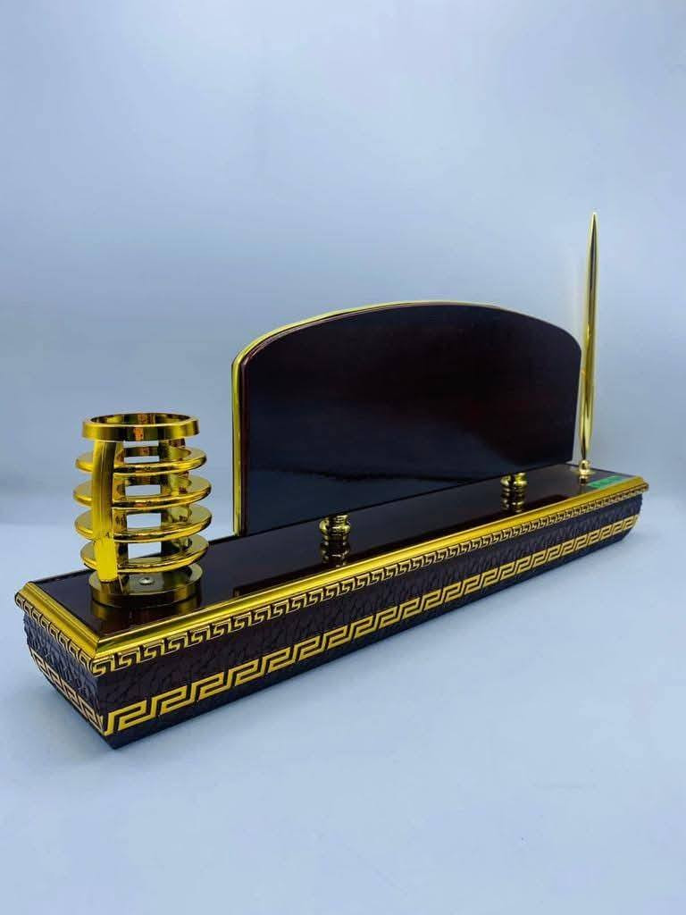 #دروع_كريستال_وخشب حسب_الطلب
#لوحة_اسم_مكتب 
متوفرة لدينا بأشكال مختلفة 
بأسعار مناسبة  
 بدقة عالية 👌✌️

مكتبة ألوان 
*********** 
alIaLiA89 تليكرام
