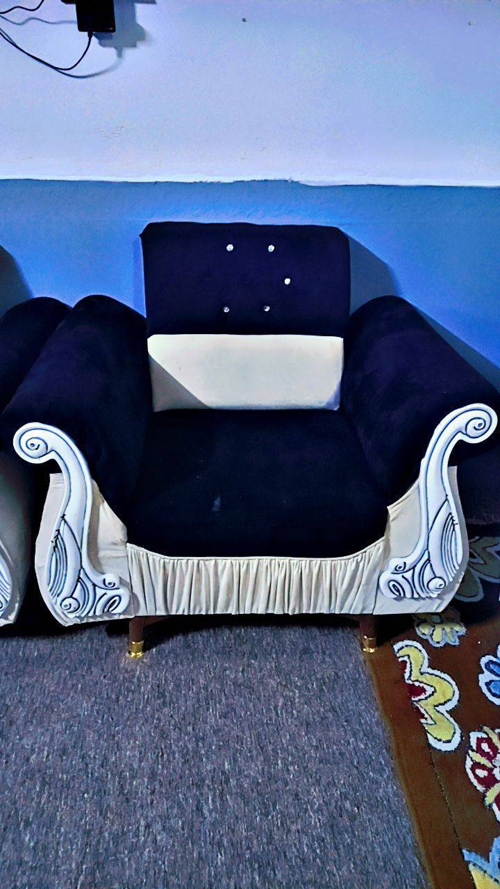 تخم نظيف ومرتب لونه اسود وابيض ويلائم ويه اي لون فراش وستائر  خمس قطع عشر مقاعد للبيع المستعجل ب250 وبي مجال الشراي


**إذا كنت صاحب هذا الإعلان وتريد حذفه لأي سبب، رجاءا أرسل رسالة إلى الدعم الفني**