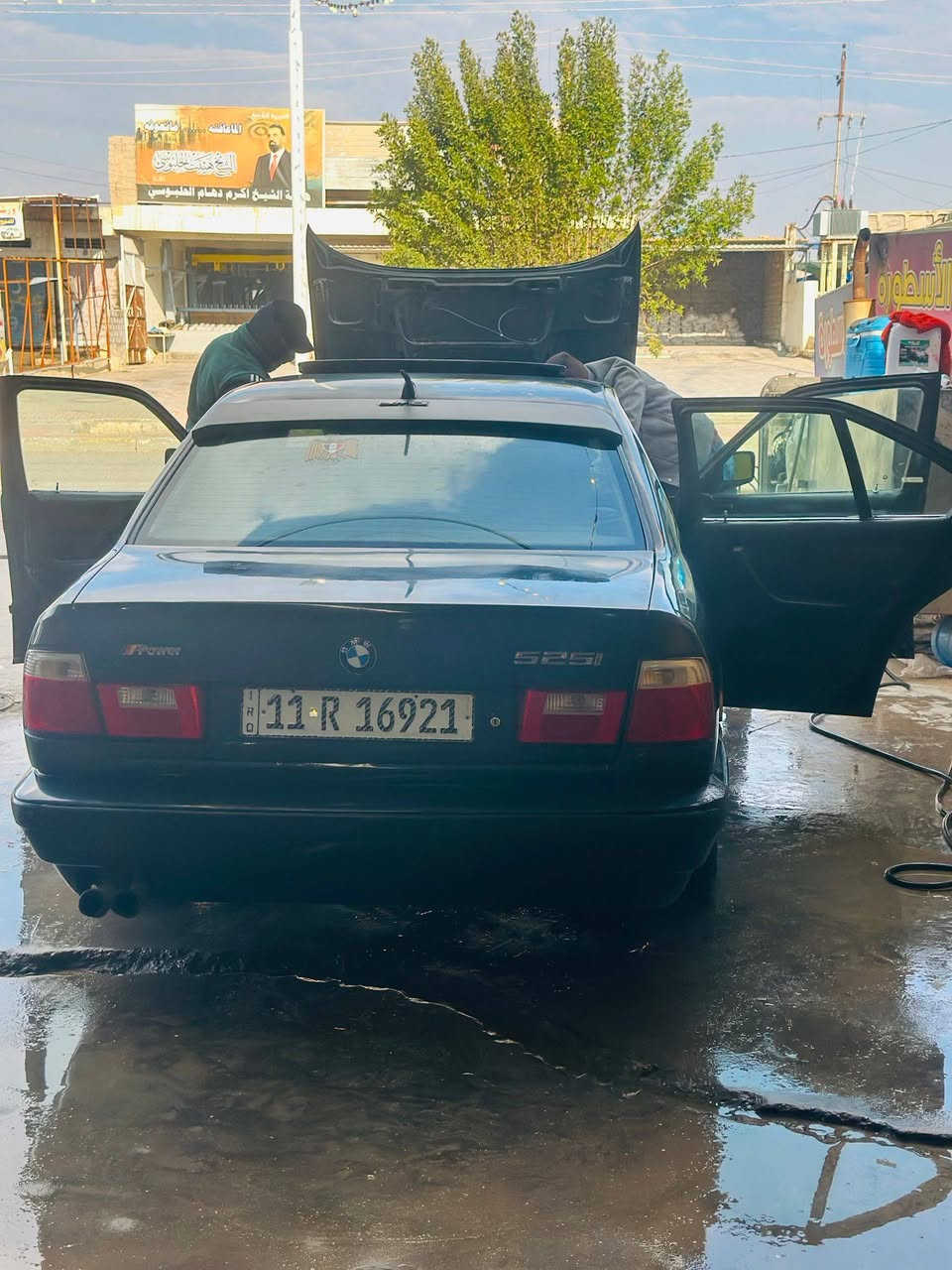للبيع: BMW 525 (مسكر عدل) - موديل 1991
السيارة جاهزة من كل نواحيها وما محتاجة أي مصاريف، مواصفات النظافة والترتيب:
​الكيان والنظافة: السيارة بصبغ نظيف جداً (مسكر عدل)، موديل 91.
​الأوراق: باسمي والسنوية والهزة جديدة (جاهزة للتحويل).
​الميكانيك: صدر جديد بالكامل، تخم تاير جديد.
​التبريد: تبريد "ثلج" ومنظومة ممتازة.
​الكهربائيات: * سنتر لوك جديد.
​نوافذ كهرباء (4 جامات).
​ميزة تصعيد الجام تلقائياً مع القفل.
​لايتات زينون قوية.
​الداخلية: كشنات M5 أصلية وداخلية نظيفة جداً.
​السعر: [٥٨] (بيها مجال للشراي الطيب)
المكان: [الفلوجة]
للتواصل: [***********]
