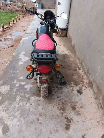 بوكسر موديل 20 كلك كلك مجفتة جديد بعدهة عل سحك كفالة عامة اي نقص ابيهة السعر 600  ديالى ناحية العضيم. او مراوس حسب القناعة. الرقم ***********
