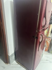 ثلاجه نضيفه للبيع شغاله كل نقص ما بيهه فول الفول بيهه خياس خفيف من جوه...