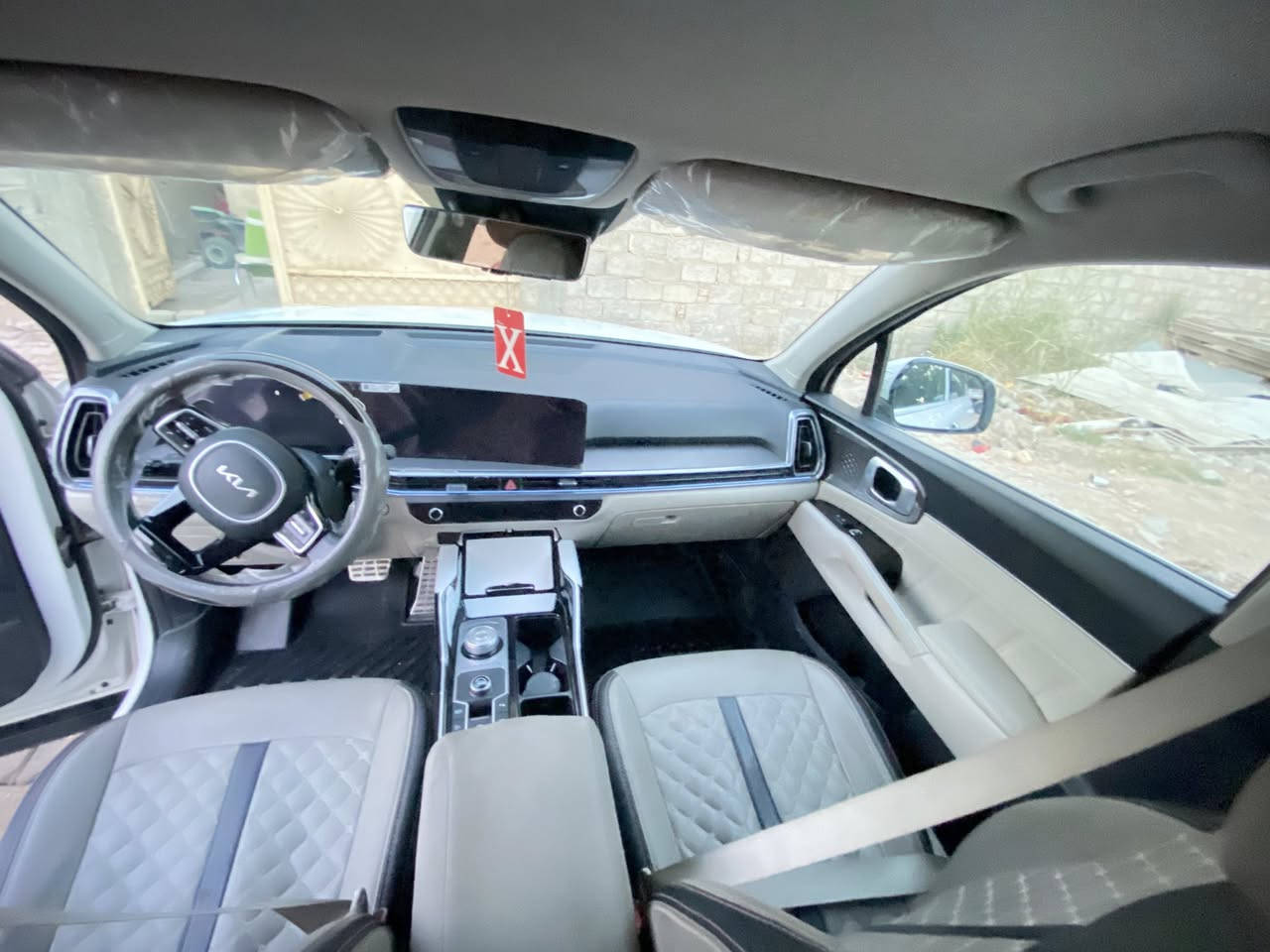 سورنتو 2025  👉بدون بانوراما🤩 رقم بغداد الدولي 🇮🇶ماشيه 18 👉السياره نضيفه 😍 نص فول تحكمات استيرن حساسات امامي خلفي 
بكاني بغداد 🫶
تلفون *********** بي وات ساب
