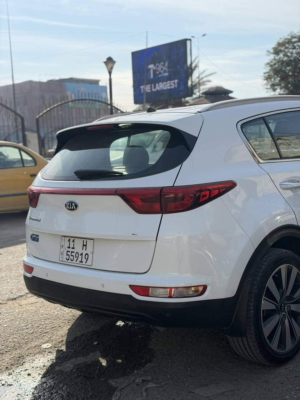 سلام عليكم كيا سبورتج ٢٠١٩ خليجي دوليه
ماشيه ٨٦ الف كم
هزه وسنويه ورقم جديده باسمي
مواصفات بيسك
حساس امامس خلفي زراك لايت كاميرا عمل بالمرايه
كير محرك صدر كهربائيات جدد
بيه جاملغ امامي ايمن صبغ
و٣مكانات بارد صغار
سياره جاهزه من كلشي
 للبيع فقط
مكان سياره الغزاليه او الحريه
السعر ١٨٢ بيه مجال بسيط جدا
كلشي متصرف على سياره بس نقل ملكيه
***********
